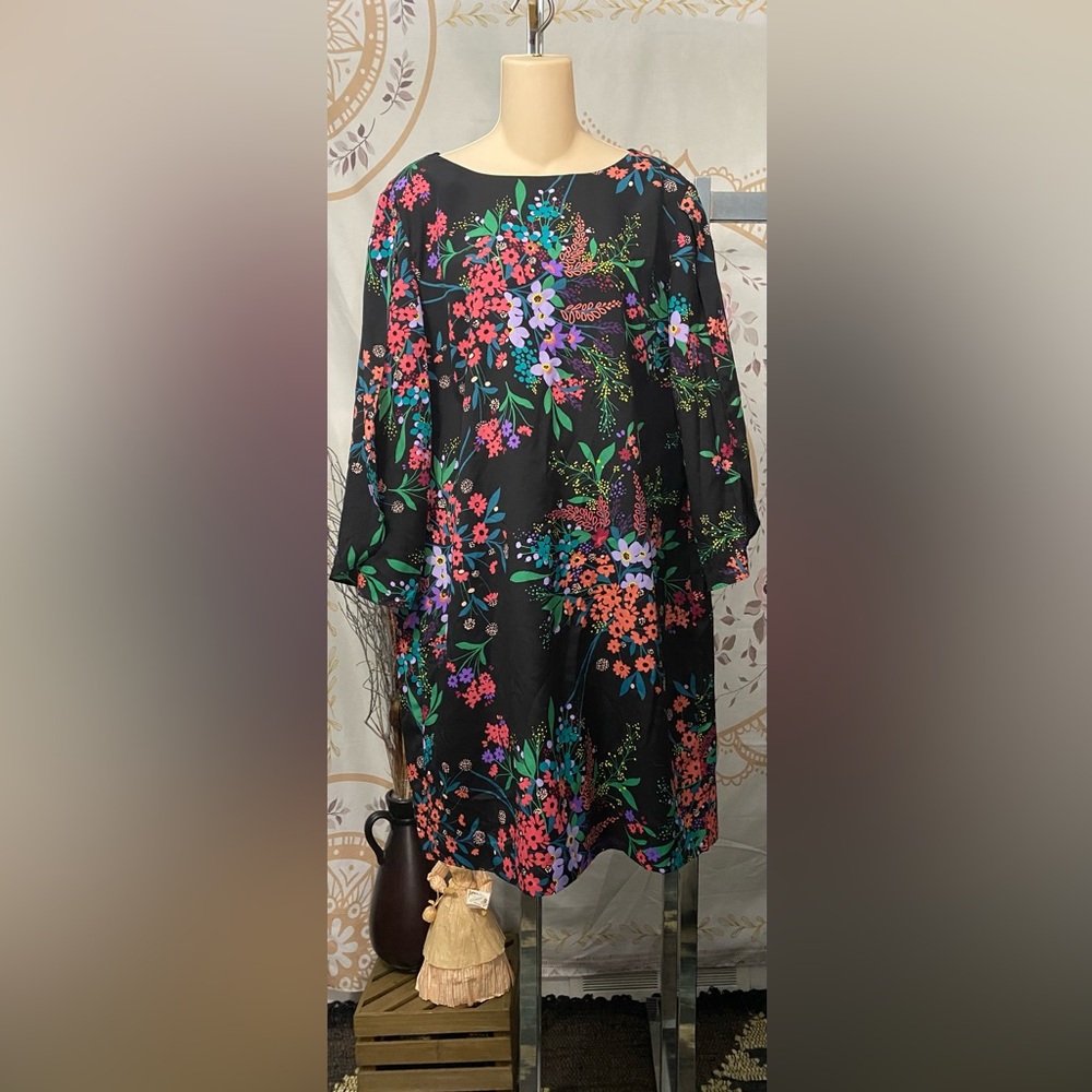 NWOT Trina Turk size M black floral open sleeve dress